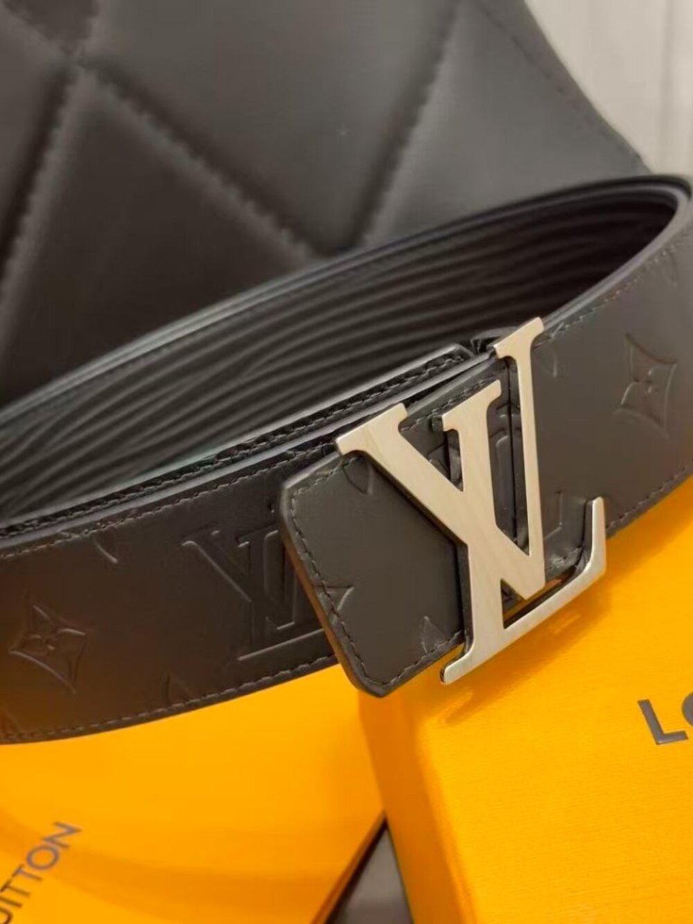 LV leather belt - Picture 2 of 6